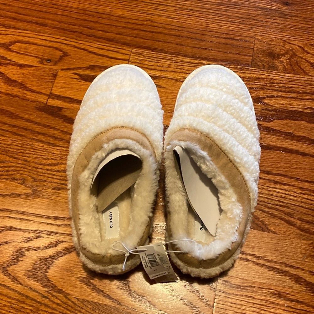 Cozy White and Tan Fuzzy Slippers NWT